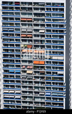 Hohes Apartmentgebäude in Berlin, Mitte, Berlin, Deutschland Stockfoto