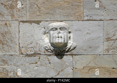 Groteske Gesicht auf der Steinmauer, Pisa, Toskana, Italien Stockfoto