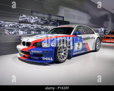 München, Deutschland - 4 April 2017: 2004 BMW M3 GTR (Treiber: Stuck, Dirk und Jörg Müller, Priaulx, Huisman, Lamy, sagte) im BMW Museum. Stockfoto