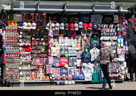 Souvenir auf der Oxford Street London England UK Abschaltdruck Stockfoto