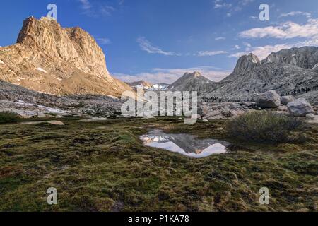 Mount McAdie Reflection im Mitre Basin, Sequoia National Park, Kalifornien, USA Stockfoto