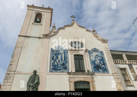 Die Vera Cruz Kirche in Aveiro, Portugal. Azulejo Fliesen- Platten auf der Fassade. Stockfoto