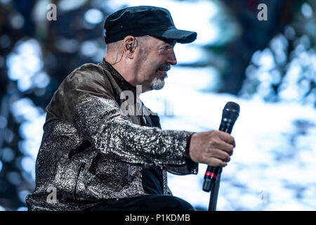 Italienischer Sänger und Songwriter, Vasco Rossi live auf der Bühne während seiner 'Vasco Non Stop Tour 2018" im Olympiastadion. (Foto von Giuseppe Maffia/Pacific Press) Stockfoto