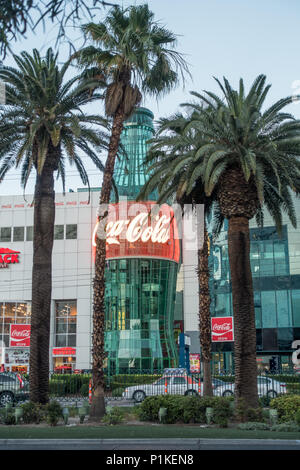 Große Coca Cola Flasche auf dem Strip in Las Vegas Stockfoto