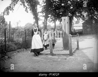 Dorf Pumpe, Grandborough, Warwickshire, 1901. Artist: SWA Newton. Stockfoto