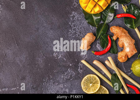 Bestandteile von Thai scharfes Essen. Ansicht von oben, kopieren. Stockfoto