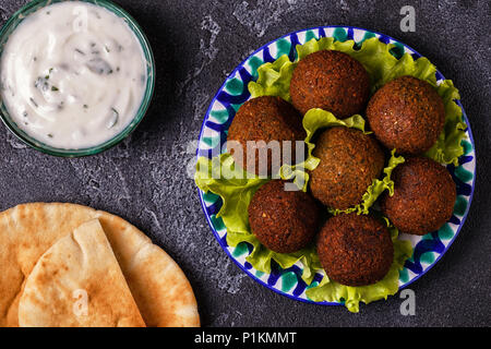 Klassische falafel auf der Platte. Ansicht von oben, kopieren. Stockfoto