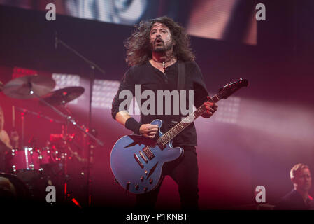 Die Foo Fighters durchführen auf der Pyramide auf der Bühne Glastonbury Festival 2017 Stockfoto