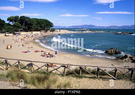 L'Escala, Strand neben dem Empuries / Ampurias griechisch-römische Ruinen (Alt Empordà Region / Costa Brava). Stockfoto