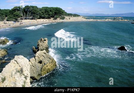 L'Escala, Strand neben dem Empuries / Ampurias griechisch-römische Ruinen (Alt Empordà Region / Costa Brava). Stockfoto