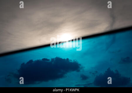 Sonne Wolken durch das Fenster Kopenhagen Stockfoto