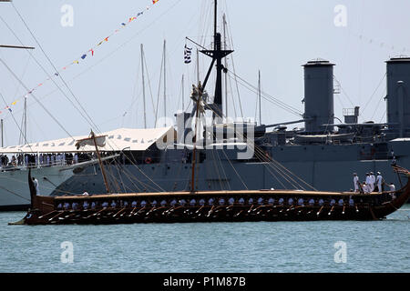 Olympias ist ein Wiederaufbau eines alten athenischen Trireme und ein wichtiges Beispiel für experimentelle Archäologie. Es ist auch eine in Auftrag gegebene Schiff in Th Stockfoto