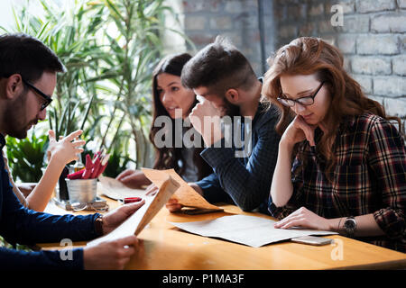 Bild der jungen Kollegen in der Pause Stockfoto