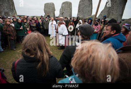 Frühjahrs-tagundnachtgleiche ist in Stonehenge, Wiltshire 20/03/2016 gefeiert. Stockfoto