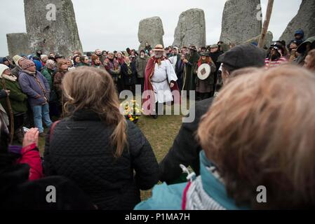 Frühjahrs-tagundnachtgleiche ist in Stonehenge, Wiltshire 20/03/2016 gefeiert. Stockfoto