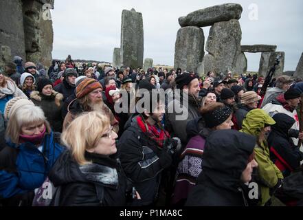 Frühjahrs-tagundnachtgleiche ist in Stonehenge, Wiltshire 20/03/2016 gefeiert. Stockfoto