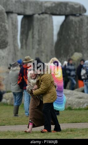 Frühjahrs-tagundnachtgleiche ist in Stonehenge, Wiltshire 20/03/2016 gefeiert. Stockfoto