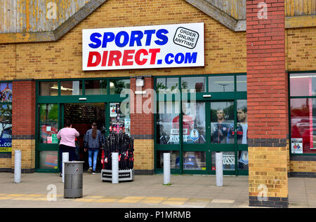 Außerhalb SportsDirect Sportartikeleinzelhändlers store in Emersons Green Retail Park, Bristol Stockfoto