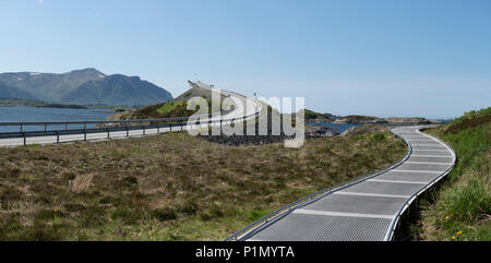 Storseisundet Brücke über den Atlantik Küstenstraße, Norwegen. Stockfoto