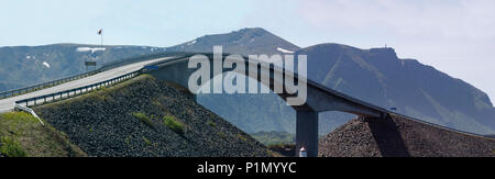 Storseisundet Brücke über den Atlantik Küstenstraße, Norwegen. Stockfoto
