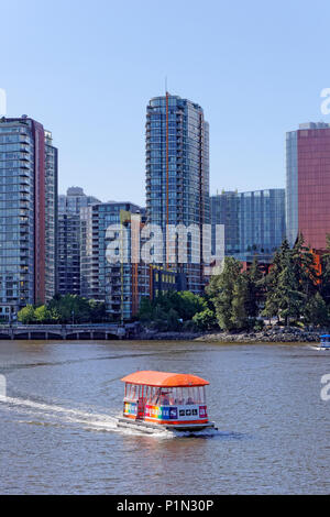 Eine aquabus Fähre False Creek in Vancouver, BC, Kanada Stockfoto