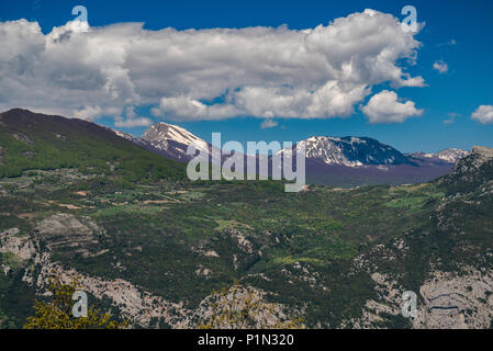 Pollino Massiv, Ansicht von der Straße 92 in der Nähe von San Lorenzo Bellizzi, südlichen Apennin, Nationalpark Pollino, Kalabrien, Italien Stockfoto