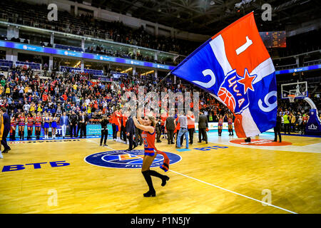 Moskau, Moskau, Russland. 10 Juni, 2018. CSKA Moskau feiert nach dem Gewinn der VTB abschließenden vier zwischen Khimki Moskau, CSKA Moskau, Kazan Unics und Zenit St. Petersburg. CSKA Moskau Chimki Moskau 95-84 besiegt im Finale. Credit: Nicholas Müller/SOPA Images/ZUMA Draht/Alamy leben Nachrichten Stockfoto