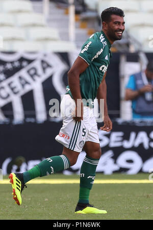 Fortaleza, Brasilien. 10 Juni, 2018. Thiago Santos von SE Palmeiras feiert sein Tor gegen das Team von Ceará SC während ein Gleiches gilt für die elfte Runde der brasilianischen Meisterschaft, Serie A, an der Castelão Stadion. Credit: Cesar Greco/FotoArena/Alamy leben Nachrichten Stockfoto