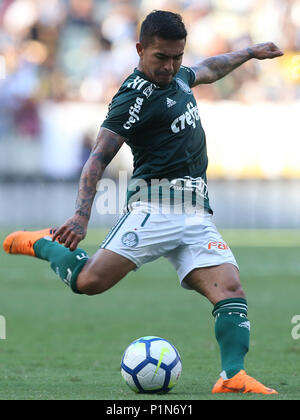 Fortaleza, Brasilien. 10 Juni, 2018. Der player Dudu, von SE Palmeiras, im Spiel gegen die Mannschaft von Ceará SC, während des Spiels gültig für den elften Runde, der brasilianischen Meisterschaft, Serie A, im Stadion Castelão. Credit: Cesar Greco/FotoArena/Alamy leben Nachrichten Stockfoto