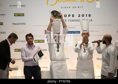 Turin, Piemont, Italien. 12 Juni, 2018. Turin, Italy-June 12, 2018: Verleihung des "Bocuse d'Or"-Wettbewerb, der weltweit bekanntesten internationalen Kochwettbewerb in Turin. 20 internationale Köche Gesicht weg einen Platz im Januar World Final in Lyon Credit: Stefano Guidi/ZUMA Draht/Alamy Leben Nachrichten zu gewinnen Stockfoto