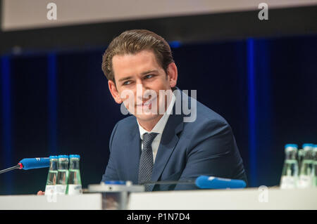 12 Juni 2018, Deutschland, Berlin: Der österreichische Kanzler Sebastian Kurz stellte zu Beginn des Abends der Wirtschaftstag 2018 der CDU-Wirtschaftsrat. Foto: Jens Büttner/dpa-Zentralbild/dpa Stockfoto