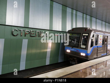 Nischni Nowgorod, Russland. 12 Juni, 2018. Die Ankunft des Zuges an der Metrostation 'trelka'', und am Vorabend der Wm in der Nähe des Stadions in der Nähe von Nischni Nowgorod eröffnet eine neue U-Bahn Station 'trelka 'Credit: Aleksey Fokin/SOPA Images/ZUMA Draht/Alamy leben Nachrichten Stockfoto