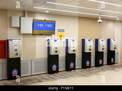 Nischni Nowgorod, Russland. 12 Juni, 2018. An den Fahrkartenautomaten der U-Bahnhöfe" trelka'', und am Vorabend der Wm in der Nähe des Stadions in der Nähe von Nischni Nowgorod eröffnet eine neue U-Bahn Station 'trelka 'Credit: Aleksey Fokin/SOPA Images/ZUMA Draht/Alamy leben Nachrichten Stockfoto