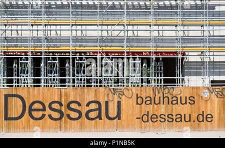 28. Mai 2018, Deutschland, Dessau-Rosslau: die Baustelle für den Neubau des Bauhaus Museum. Das Gebäude wird nach dem Entwurf der spanischen Büro González Hinz Zabala (Barcelona) gebaut und soll durch das Bauhaus Jubiläum 2019 abgeschlossen sein. Foto: Jan Woitas/dpa-Zentralbild/dpa Stockfoto