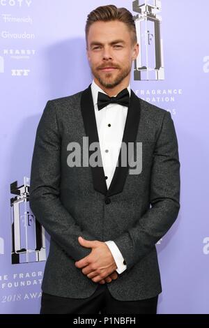 New York, NY, USA. 12 Juni, 2018. Derek Hough in der Ankunftshalle für Fragrance Foundation Awards, Alice Tully Hall bei Linocln Center, New York, NY, 12. Juni 2018. Credit: Jason Mendez/Everett Collection/Alamy leben Nachrichten Stockfoto