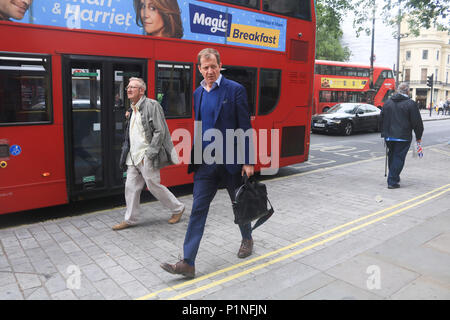 London, Großbritannien. 12. Juni 2018. Der ehemalige Sprecher der Downing Street und politischen Adjutant zum Britischen Premierminister Tony Blair ist beschmutzt zu Fuß in den Strang in London Credit: Amer ghazzal/Alamy leben Nachrichten Stockfoto