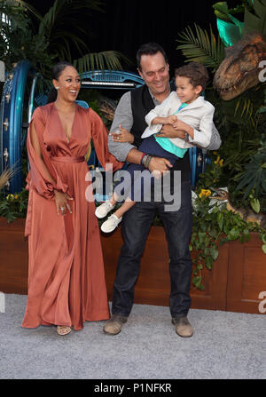 Los Angeles, Ca, USA. 12 Juni, 2018. Tamera Mowry-Housley, Adam Housley, Aden Housley, an Jurassic Welt: Gefallene Königreich Premiere an der Walt Disney Concert Hall, Los Angeles Music Center in Los Angeles, Kalifornien am 12. Juni 2018. Credit: Faye Sadou/Medien Punch/Alamy leben Nachrichten Stockfoto