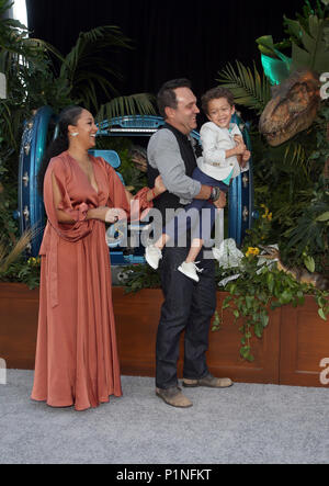 Los Angeles, Ca, USA. 12 Juni, 2018. Tamera Mowry-Housley, Adam Housley, Aden Housley, an Jurassic Welt: Gefallene Königreich Premiere an der Walt Disney Concert Hall, Los Angeles Music Center in Los Angeles, Kalifornien am 12. Juni 2018. Credit: Faye Sadou/Medien Punch/Alamy leben Nachrichten Stockfoto