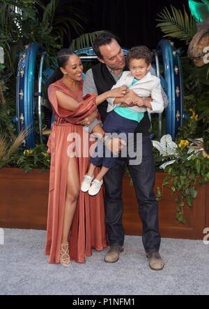 Los Angeles, Ca, USA. 12 Juni, 2018. Tamera Mowry-Housley, Adam Housley, Aden Housley, an Jurassic Welt: Gefallene Königreich Premiere an der Walt Disney Concert Hall, Los Angeles Music Center in Los Angeles, Kalifornien am 12. Juni 2018. Credit: Faye Sadou/Medien Punch/Alamy leben Nachrichten Stockfoto