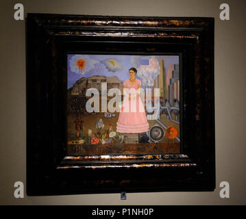 London, Großbritannien. 13. Juni 2018. V&A Museum präsentiert mehr als 200 Objekte von Frida Kahlo Blaue Haus Kredit: Londonphotos/Alamy leben Nachrichten Stockfoto