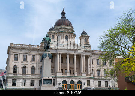 SYRACUSE, NY - 14. MAI 2018: Onondaga County Courthouse in Columbus Circle in Syracuse, New York Stockfoto