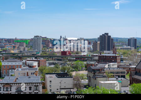 SYRACUSE, NY - 14. MAI 2018: Tagsüber Skyline von Syracuse, New York Stockfoto