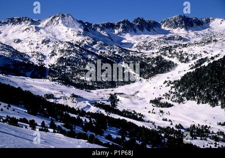 Paisaje nevado y eine Estación de Ski de Grau Roig. Stockfoto