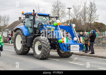 Die Iren feiern, St. Patricks Day Parade feiern, Traktoren, Dublin Irland Europa Stockfoto