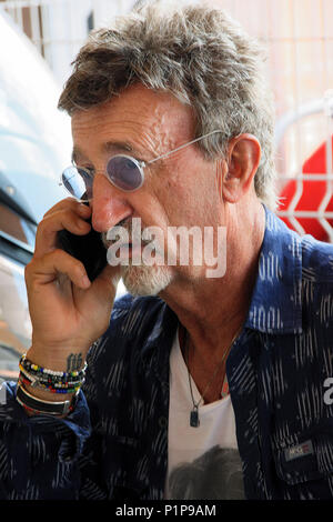 Eddie Jordan Chats auf dem Telefon beim Monaco Grand Prix Mit: Eddie Jordan Wo: Monaco, Monaco, wenn: 12. Mai 2018 Credit: Pat Denton/WENN.com Stockfoto