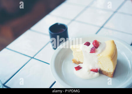 Erdbeer-Käse-Kuchen Stockfoto