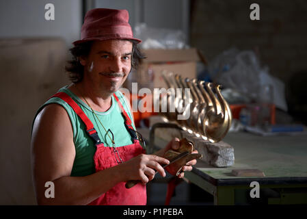 Berlin, Deutschland, Thorsten Knaak, Leiter der Skulptur Gießerei Knaak Stockfoto