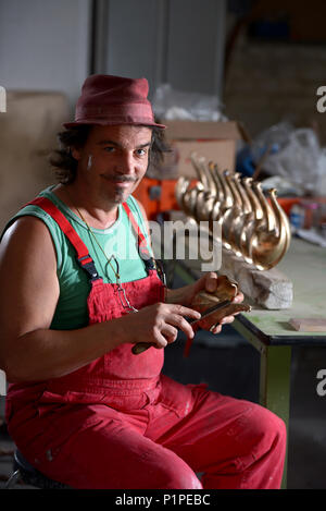 Berlin, Deutschland, Thorsten Knaak, Leiter der Skulptur Gießerei Knaak Stockfoto