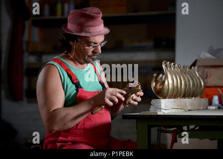 Berlin, Deutschland, Thorsten Knaak, Leiter der Skulptur Gießerei Knaak Stockfoto