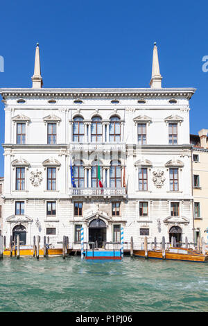 Palazzo Balbi, Dorsoduro, Canale grande, Venedig, Venetien, Italien. Fassade, die barocke Architektur, ca. 1582 - 1590 Stockfoto